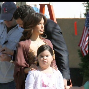 Eva Longoria, Ricardo Chavira et Madison De La Garza sur le tournage de Desperate Housewives, à Burbank. Le 6 avril 2009