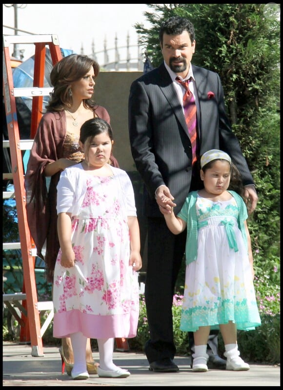 Eva Longoria, Ricardo Chavira et Madison De La Garza sur le tournage de Desperate Housewives, à Burbank. Le 6 avril 2009