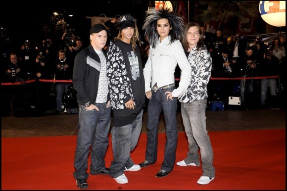 Tokio Hotel- Montée des marches de la cérémonie des NRJ Music Awards, le 26 janvier 2008.