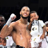 Tony Yoka : Victorieux sous les yeux de son fils Ali, qui monte sur le ring