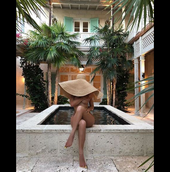 Kylie Jenner nue lors de vacances avec ses amies et sa fille Stormi sur les Îles Turks et Caïques. Juillet 2019.
