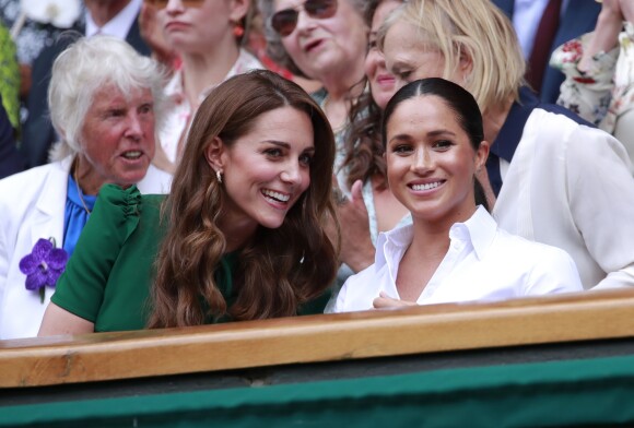 Catherine (Kate) Middleton, duchesse de Cambridge, Meghan Markle, duchesse de Sussex, et Pippa Middleton dans les tribunes lors de la finale femme de Wimbledon "Serena Williams - Simona Halep (2/6 - 2/6) à Londres, le 13 juillet 2019.