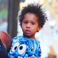 Le petit David Otunga Jr, fils de Jennifer Hudson, se balade avec sa nourrice dans les rues de New York, le 17 août 2012. 