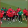 Omar Sy et Younes Bendjima ensemble pour regarder le match de foot opposant le Sénégal et l'Algérie en finale de la Coupe du monde d'Afrique.