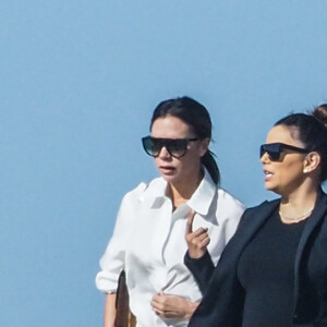 Exclusif - Victoria et David Beckham, Eva Longoria et son mari José Baston ont quitté Paris vendredi matin en jet privé pour un week-end dans le Bordelais. Le 29 septembre 2018.