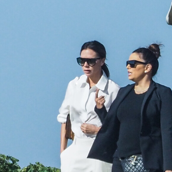 Exclusif - Victoria et David Beckham, Eva Longoria et son mari José Baston ont quitté Paris vendredi matin en jet privé pour un week-end dans le Bordelais. Le 29 septembre 2018.