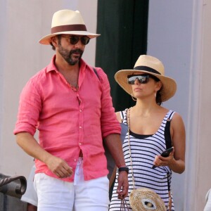 Exclusif - Eva Longoria, son mari Jose Baston se promènent en amoureux dans les rues de Capri en Italie le 14 juillet 2019.