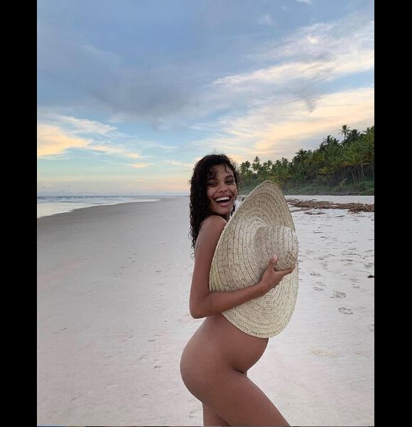 Tina Kunakey enceinte, pose sur Instagram. Janvier 2019