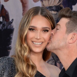 Robin Thicke et sa fiancée April Love Geary à la première de "Once Upon a Time... in Hollywood" à Los Angeles, le 22 juillet 2019.