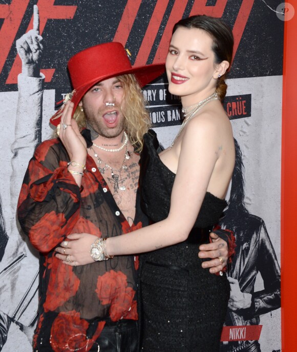 Bella Thorne et son compagnon Mod Sun à l'avant-première du film Netflix "The Dirt" au cinéma ArcLight dans le quartier de Hollywood, à Los Angeles, Californie, Etats-Unis, le 18 mars 2019.