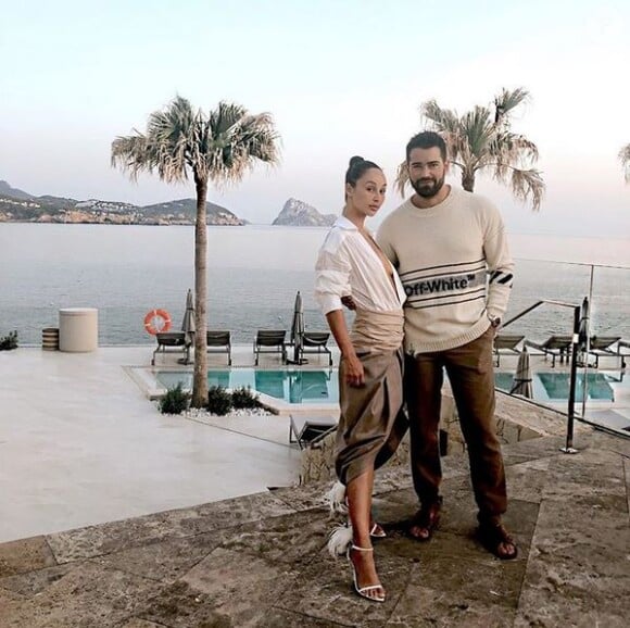 Cara Santana et Jesse Metcalfe à Ibiza. Juillet 2019.