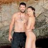 Jesse Metcalfe et Cara Santana à Formentera. Juillet 2019.