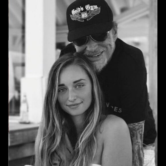 Emma Smet rend hommage à son défunt grand-père Johnny Hallyday le 15 juin 2019 sur Instagram.