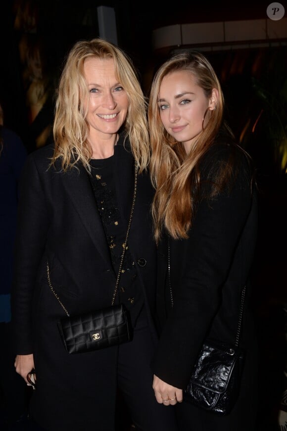 Exclusif - Estelle Lefébure et sa fille Emma Smet à l'after-party du film "Holy Lands" au restaurant le Beefbar à Paris, France, le 4 décembre 2018. © Rachid Bellak/Bestimage