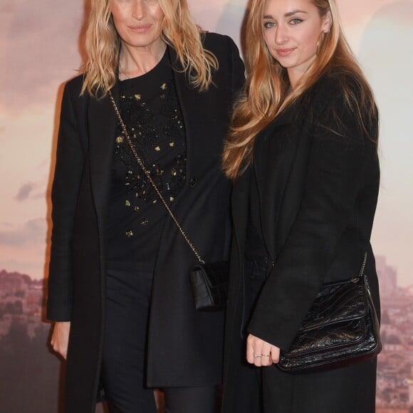 Estelle Lefébure avec sa fille Emma Smet à l'avant-première du film "Holy Lands" au cinéma UGC Normandie à Paris, France, le 4 décembre 2018. © Coadic Guirec/Bestimage 4th, 2018.04/12/2018 - Paris