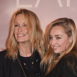 Estelle Lefébure avec sa fille Emma Smet à l'avant-première du film "Holy Lands" au cinéma UGC Normandie à Paris, France, le 4 décembre 2018. © Coadic Guirec/Bestimage