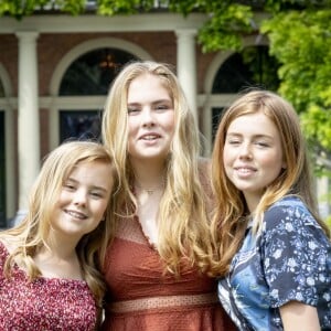 Le roi Willem-Alexander des Pays-Bas, la reine Maxima et leurs filles la princesse héritière Catharina-Amalia, la princesse Alexia et la princesse Ariane ont posé dans les jardins du palais Huis ten Bosch, leur résidence à La Haye, le 19 juillet 2019 lors de la traditionnelle séance photo des vacances d'été avec la presse.