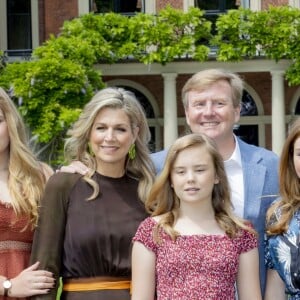 Le roi Willem-Alexander des Pays-Bas, la reine Maxima et leurs filles la princesse héritière Catharina-Amalia, la princesse Alexia et la princesse Ariane ont posé dans les jardins du palais Huis ten Bosch, leur résidence à La Haye, le 19 juillet 2019 lors de la traditionnelle séance photo des vacances d'été avec la presse.