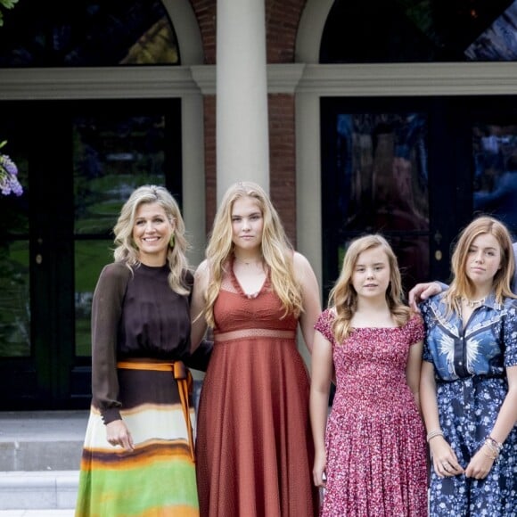 Le roi Willem-Alexander des Pays-Bas, la reine Maxima et leurs filles la princesse héritière Catharina-Amalia, la princesse Alexia et la princesse Ariane ont posé dans les jardins du palais Huis ten Bosch, leur résidence à La Haye, le 19 juillet 2019 lors de la traditionnelle séance photo des vacances d'été avec la presse.