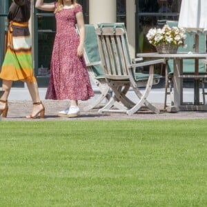 Le roi Willem-Alexander des Pays-Bas, la reine Maxima et leurs filles la princesse héritière Catharina-Amalia, la princesse Alexia et la princesse Ariane ont posé dans les jardins du palais Huis ten Bosch, leur résidence à La Haye, le 19 juillet 2019 lors de la traditionnelle séance photo des vacances d'été avec la presse.