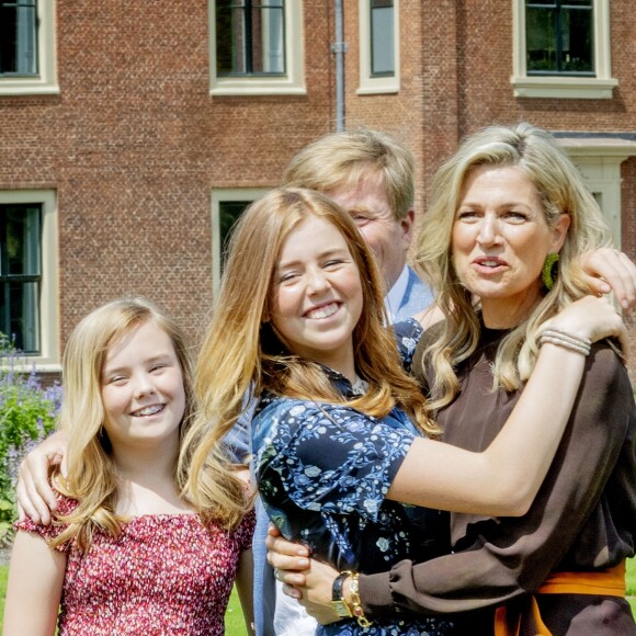 Le roi Willem-Alexander des Pays-Bas, la reine Maxima et leurs filles la princesse héritière Catharina-Amalia, la princesse Alexia et la princesse Ariane ont posé dans les jardins du palais Huis ten Bosch, leur résidence à La Haye, le 19 juillet 2019 lors de la traditionnelle séance photo des vacances d'été avec la presse.