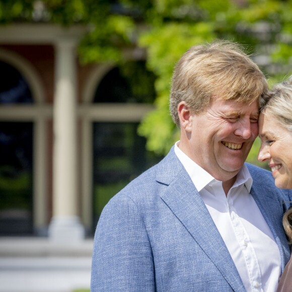 Le roi Willem-Alexander des Pays-Bas, la reine Maxima et leurs filles la princesse héritière Catharina-Amalia, la princesse Alexia et la princesse Ariane ont posé dans les jardins du palais Huis ten Bosch, leur résidence à La Haye, le 19 juillet 2019 lors de la traditionnelle séance photo des vacances d'été avec la presse.