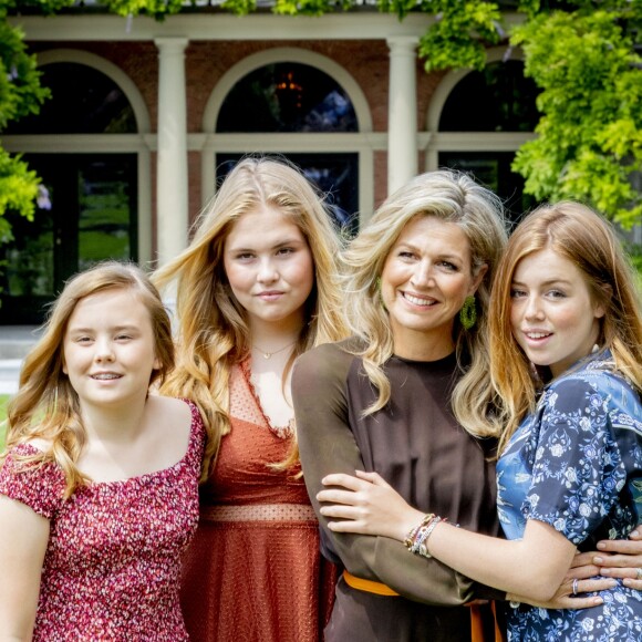 Le roi Willem-Alexander des Pays-Bas, la reine Maxima et leurs filles la princesse héritière Catharina-Amalia, la princesse Alexia et la princesse Ariane ont posé dans les jardins du palais Huis ten Bosch, leur résidence à La Haye, le 19 juillet 2019 lors de la traditionnelle séance photo des vacances d'été avec la presse.