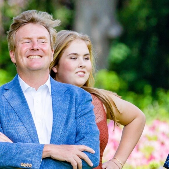 Le roi Willem-Alexander des Pays-Bas, la reine Maxima et leurs filles la princesse héritière Catharina-Amalia, la princesse Alexia et la princesse Ariane ont posé dans les jardins du palais Huis ten Bosch, leur résidence à La Haye, le 19 juillet 2019 lors de la traditionnelle séance photo des vacances d'été avec la presse.