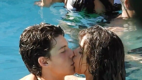 Camila Cabello et Shawn Mendes : Baisers torrides dans une piscine