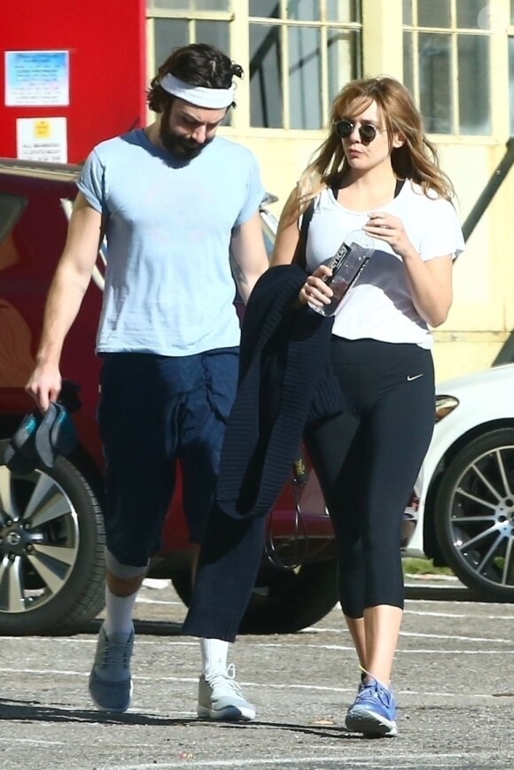 Exclusif - Elizabeth Olsen et son compagnon Robbie Arnett à la sortie de leur cours de gym à West Hollywood, le 2 décembre 2018