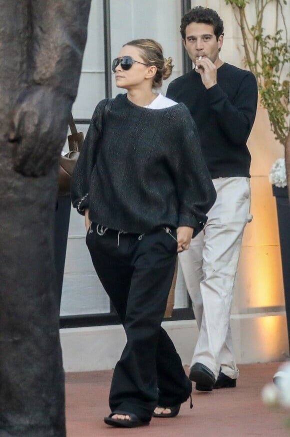 Exclusif - Ashley Olsen et son compagnon Louis Eisner sont allés voir le film 'Once Upon a Time in Hollywood' dans un cinéma à Pacific Palisades. Le 29 juillet 2019.