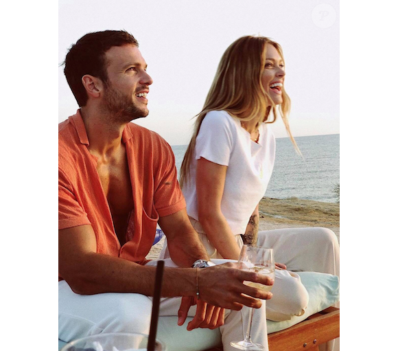 Caroline Receveur et son chéri Hugo Philip à Ibiza fin juillet 2019.