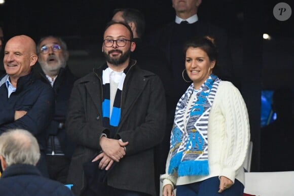 Marlène Schiappa et son mari Cédric Brugière dans les tribunes du stade Vélodrome lors du match de football de ligue 1 opposant le Paris Saint-Germain (PSG) à 'Olympique de Marseille (OM) à Marseille, France, le 28 octobre 2018. Le PSG a gagné 2-0. © Lionel Urman/Bestimage