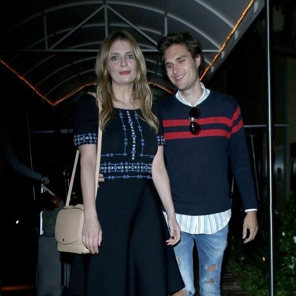 Exclusif - Mischa Barton et son compagnon James Abercrombie profitent d'une belle soirée au Sunset Marquis à Los Angeles le 30 mars 2018.