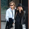 Mischa Barton et son compagnon le mannequin James Abercrombie se promènent dans les rues de New York. Les amoureux se tiennent la main. L'actrice porte une robe, des bottines, un manteau et un chapeau noirs. Le mannequin, quant à lui porte une chemise bleu, un jean gris et des mocassins Gucci, le 14 novembre 2017.