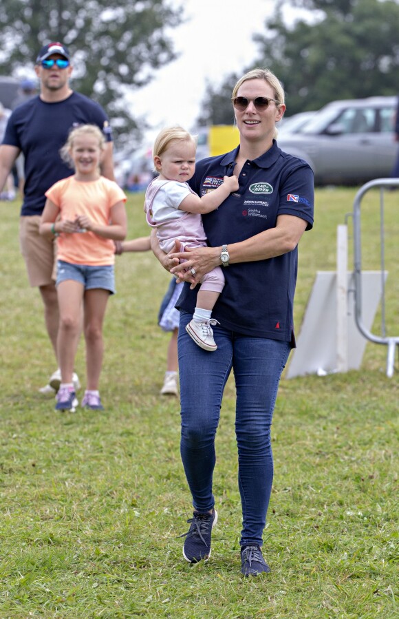 Zara Tindall, son mari Mike, leur fille Lena et leur nièce Savannah Phillips lors du Festival of British Eventing à Gatcombe Park le 3 août 2019.