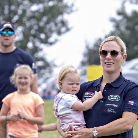Zara Tindall, son mari Mike, leur fille Lena et leur nièce Savannah Phillips lors du Festival of British Eventing à Gatcombe Park le 3 août 2019.