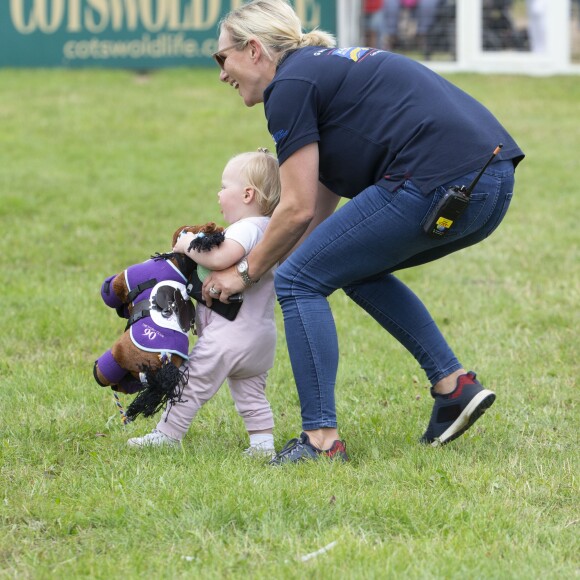 Zara Tindall (Phillips) et sa fille Lena Tindall lors du Festival of British Eventing à Gatcombe Park le 3 août 2019.