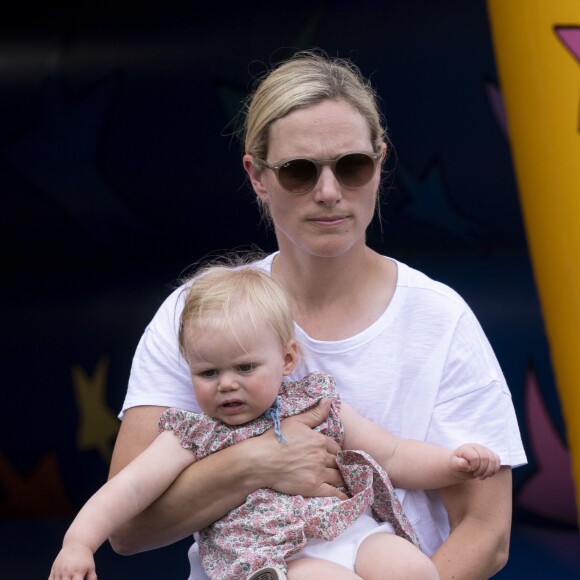Zara Tindall (Phillips) et sa fille Lena Tindall lors du Festival of British Eventing à Gatcombe Park le 2 août 2019.