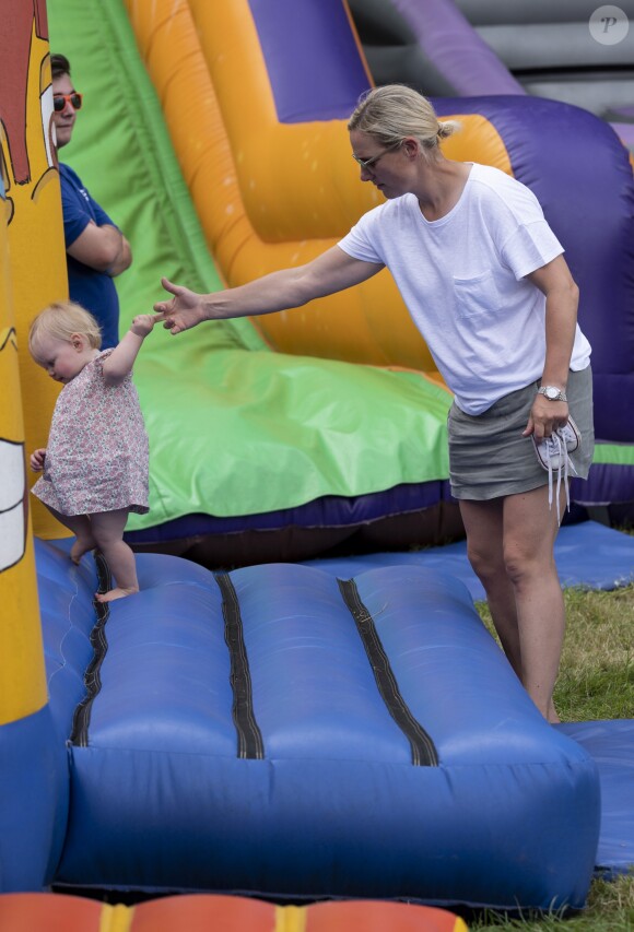 Zara Tindall (Phillips) et sa fille Lena Tindall lors du Festival of British Eventing à Gatcombe Park le 2 août 2019.