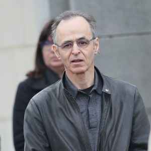 Jean-Jacques Goldman lors des obsèques de Véronique Colucci au cimetière communal de Montrouge, le 12 avril 2018.