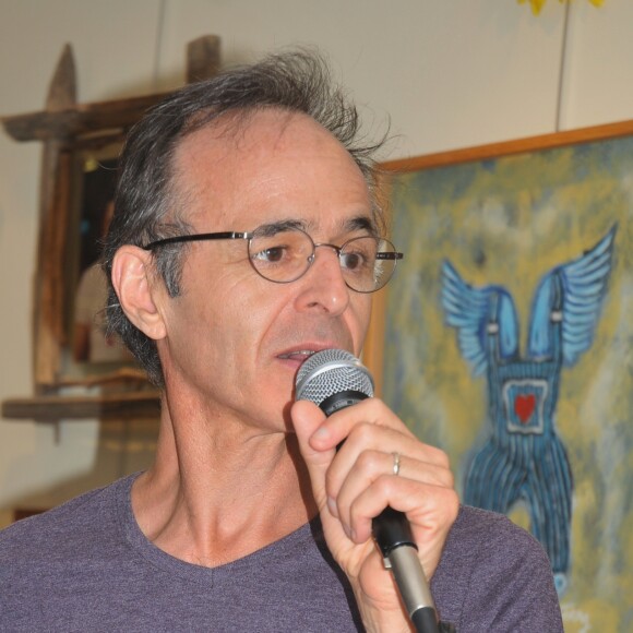 Exclusif - Jean-Jacques Goldman - Vente aux enchères à l'occasion du 20ème anniversaire du spectacle "Les Vendanges du Coeur" à Ouveillan, près de Narbonne (Aude) au profit des "Restos du Coeur" le 20 juillet 2014.