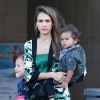 Exclusif - Jessica Alba fête l'anniversaire de sa belle-soeur Koa Jones en famille au restaurant Porta Via dans le quartier de Beverly Hills à Los Angeles. Son mari Cash Warren et ses enfants Honor, Haven et Hayes Warren sont de la partie! Le 26 juillet 2019
