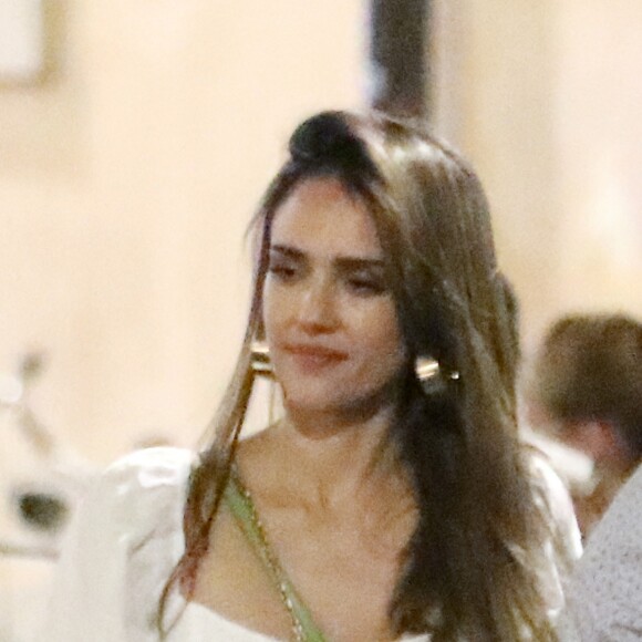 Jessica Alba a dîné avec ses enfants Haven et Hayes et des amis à Rome en Italie le 22 juin 2019.