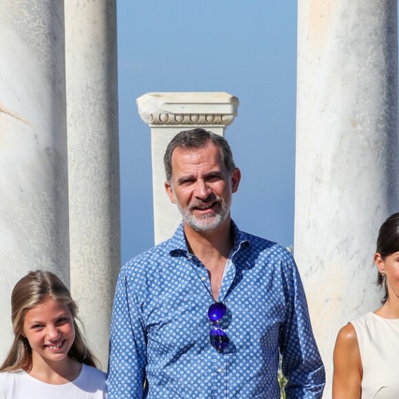 Le roi Felipe VI d'Espagne, la reine Letizia et leurs filles la princesse Leonor des Asturies et l'infante Sofia ont visité le 8 août 2019 la maison-musée Son Marroig entre Valdemosa et Deia, à Majorque, qui honore la mémoire de l'archiduc Louis-Salvador de Habsbourg-Lorraine, grand découvreur de la Méditerranée et amoureux de Majorque.