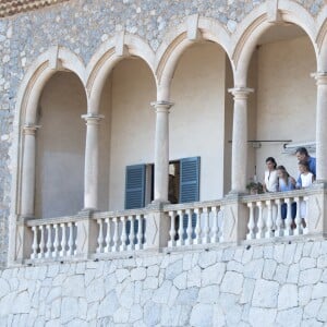 Le roi Felipe VI d'Espagne, la reine Letizia et leurs filles la princesse Leonor des Asturies et l'infante Sofia ont visité le 8 août 2019 la maison-musée Son Marroig entre Valdemosa et Deia, à Majorque, qui honore la mémoire de l'archiduc Louis-Salvador de Habsbourg-Lorraine, grand découvreur de la Méditerranée et amoureux de Majorque.