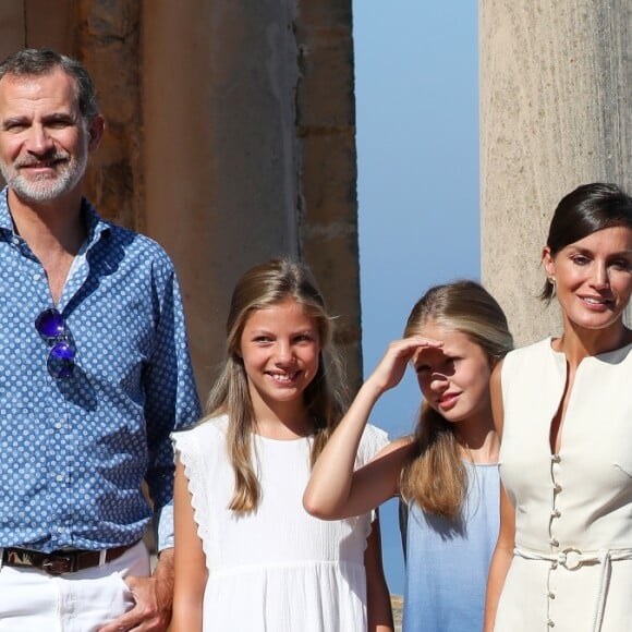 Le roi Felipe VI d'Espagne, la reine Letizia et leurs filles la princesse Leonor des Asturies et l'infante Sofia ont visité le 8 août 2019 la maison-musée Son Marroig entre Valdemosa et Deia, à Majorque, qui honore la mémoire de l'archiduc Louis-Salvador de Habsbourg-Lorraine, grand découvreur de la Méditerranée et amoureux de Majorque.