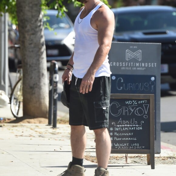 Exclusif - Colin Farrell torse nu à la sortie de la salle de gym après deux heures de sport intensif à Los Angeles le 7 août 2019.