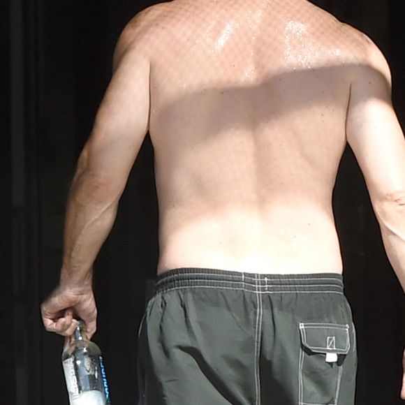 Exclusif - Colin Farrell torse nu à la sortie de la salle de gym après deux heures de sport intensif à Los Angeles le 7 août 2019.