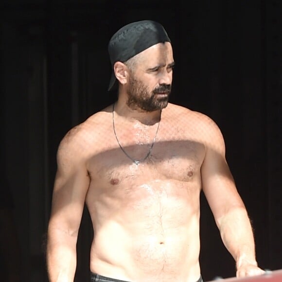 Exclusif - Colin Farrell torse nu à la sortie de la salle de gym après deux heures de sport intensif à Los Angeles le 7 août 2019.